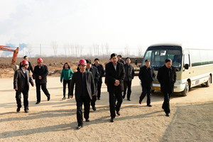 Xu Pengqiang 카지노 검증 사이트 Liu Jianguo 부통령과 동행 한 부국장 Wang Yuzhi와 함께 D